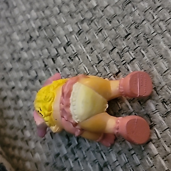 Vintage 1986 the Miss Piggy Muppet Babies PVC Mini Figure - Picture 3 of 4